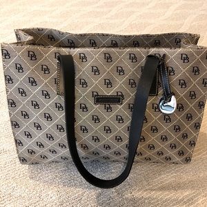 Dooney & Bourke Tan / Black Signature Tote Handbag
